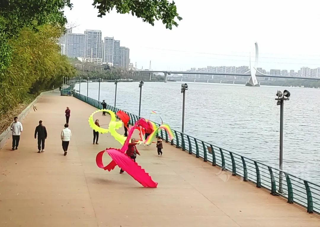 DƬ